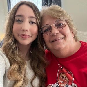 Meet your Posher, Crystal